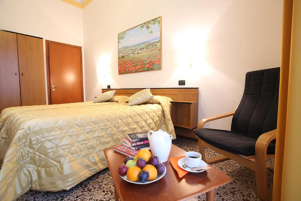 Hotel Casa Del Lago Florence