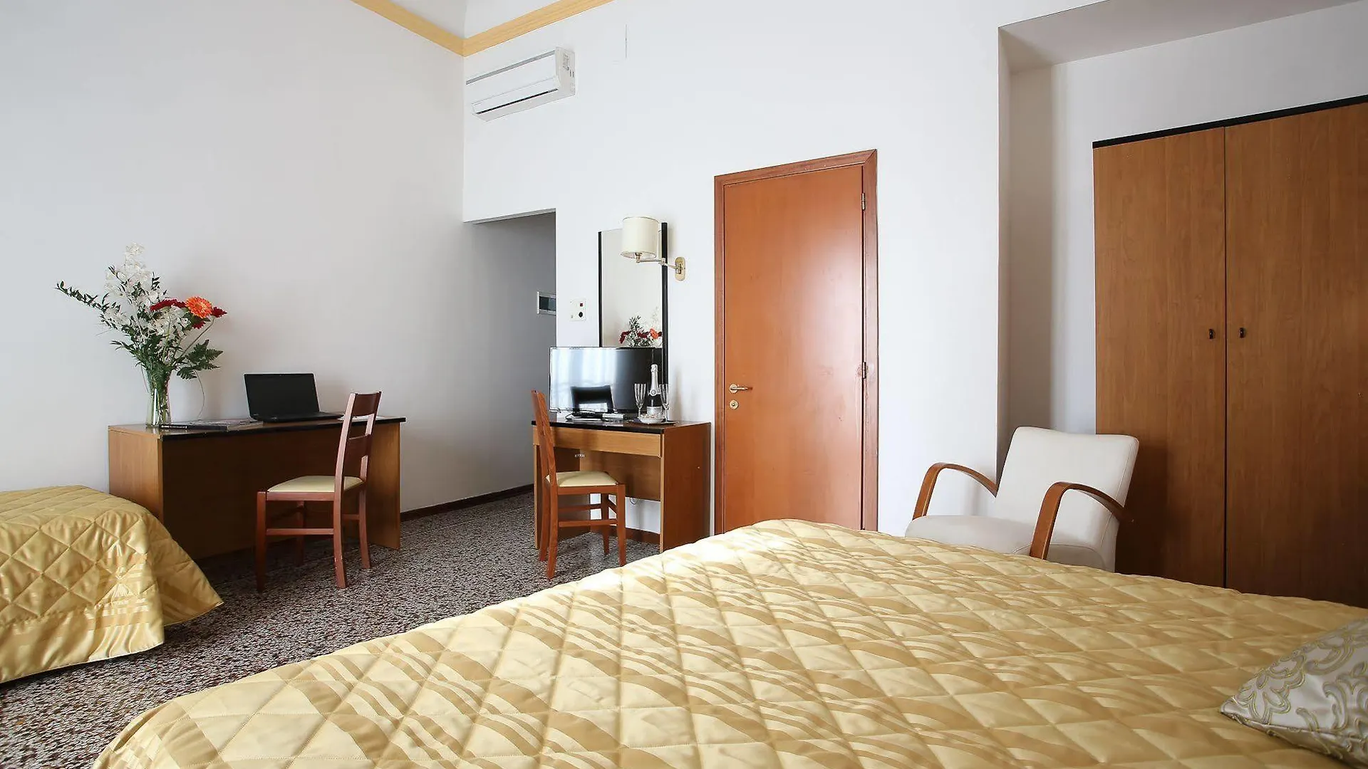 Hotel Casa Del Lago Florence