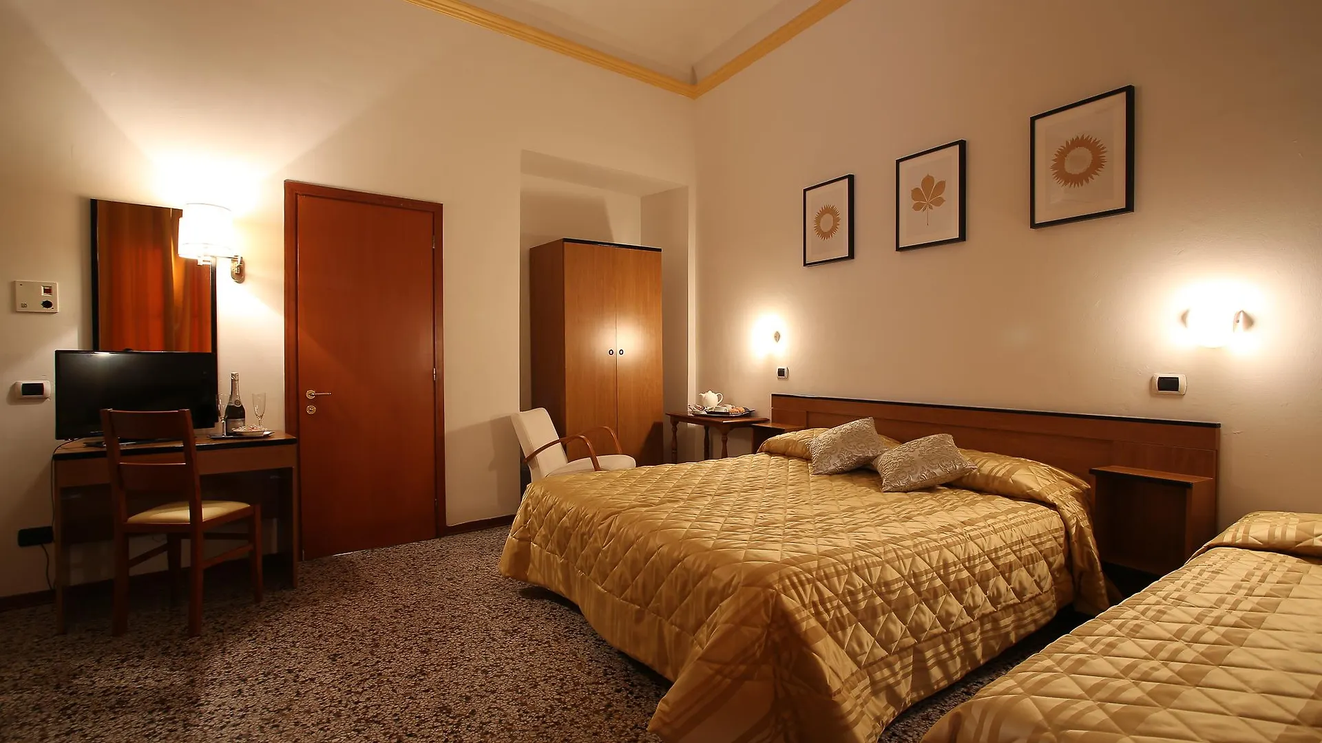 Hotel Casa Del Lago Florence 3*,