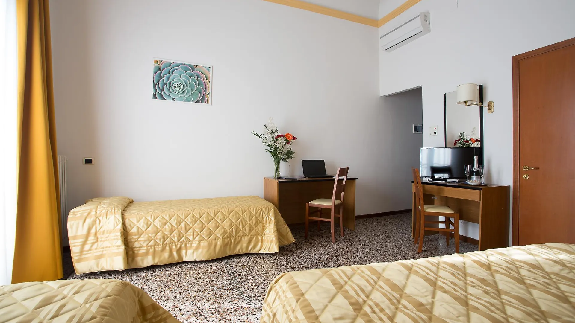 Hotel Casa Del Lago Florence