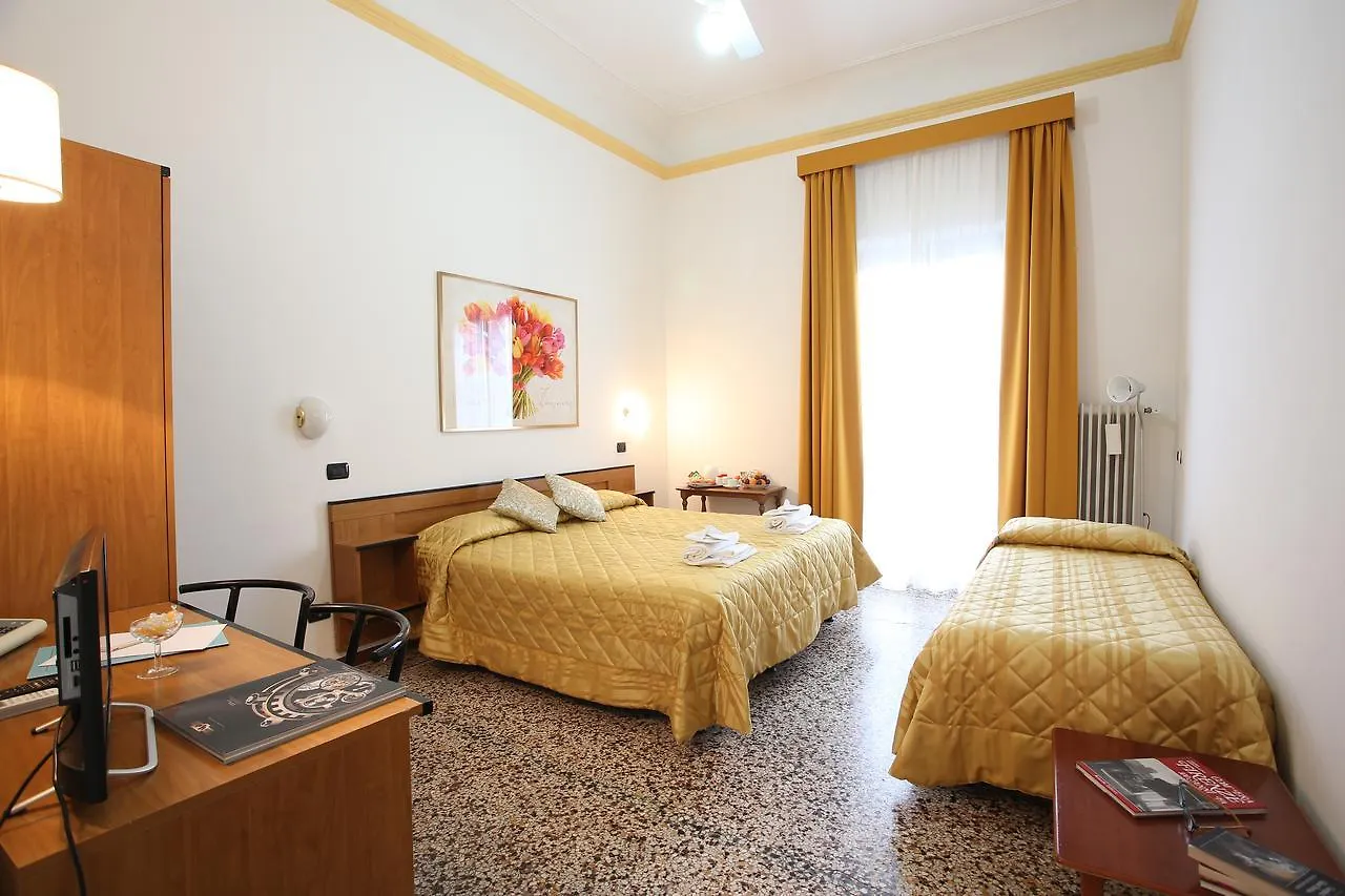 Hotel Casa Del Lago Florence 3*,  Italie