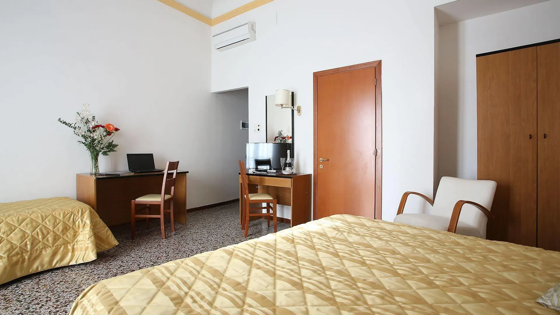 Hotel Casa Del Lago Florence